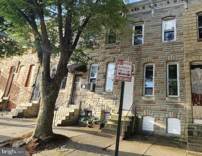 2109 W Lexington St Property Photo 1