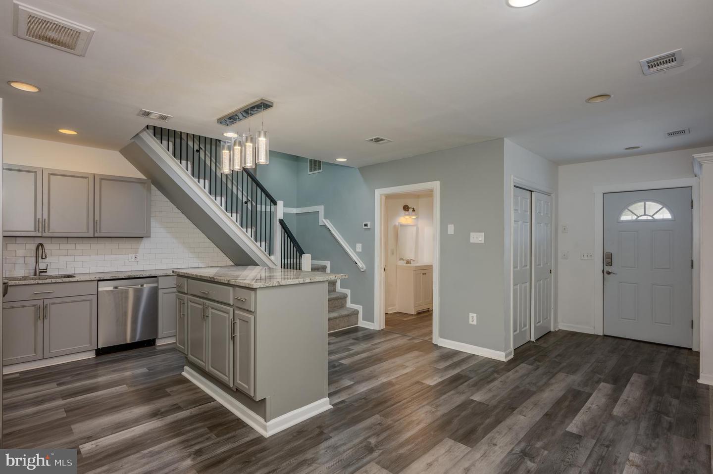 4616 Curtis Ave #unit B Property Photo 4