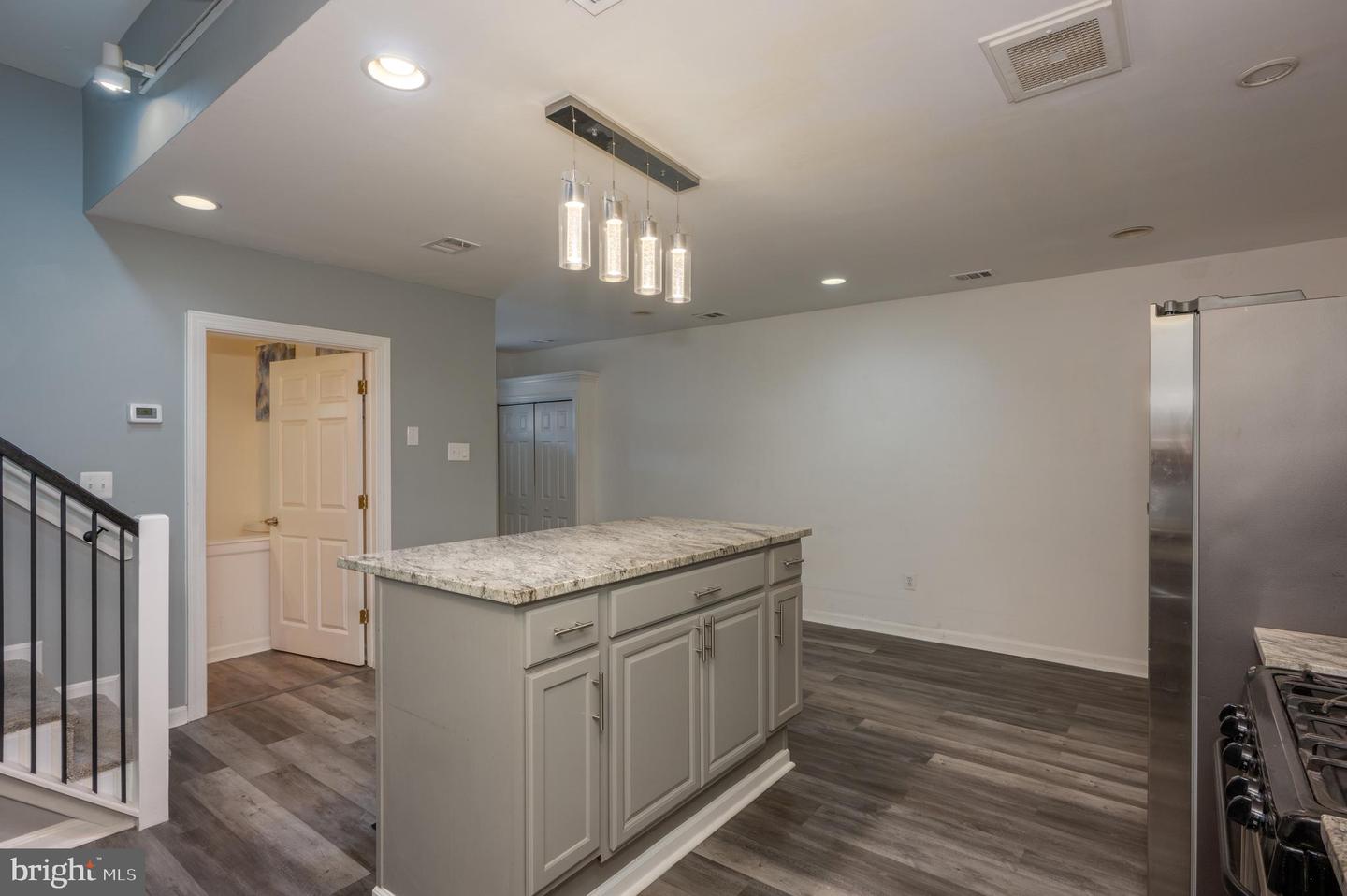 4616 Curtis Ave #unit B Property Photo 5