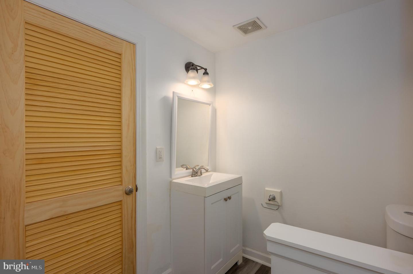 4616 Curtis Ave #unit B Property Photo 6