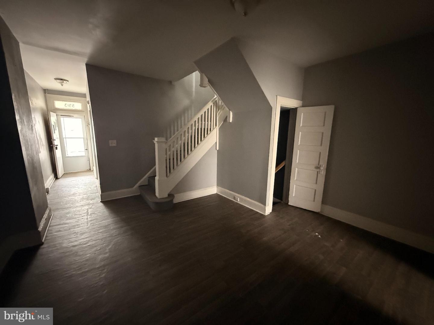 5313 Hamlin Ave Property Photo 5