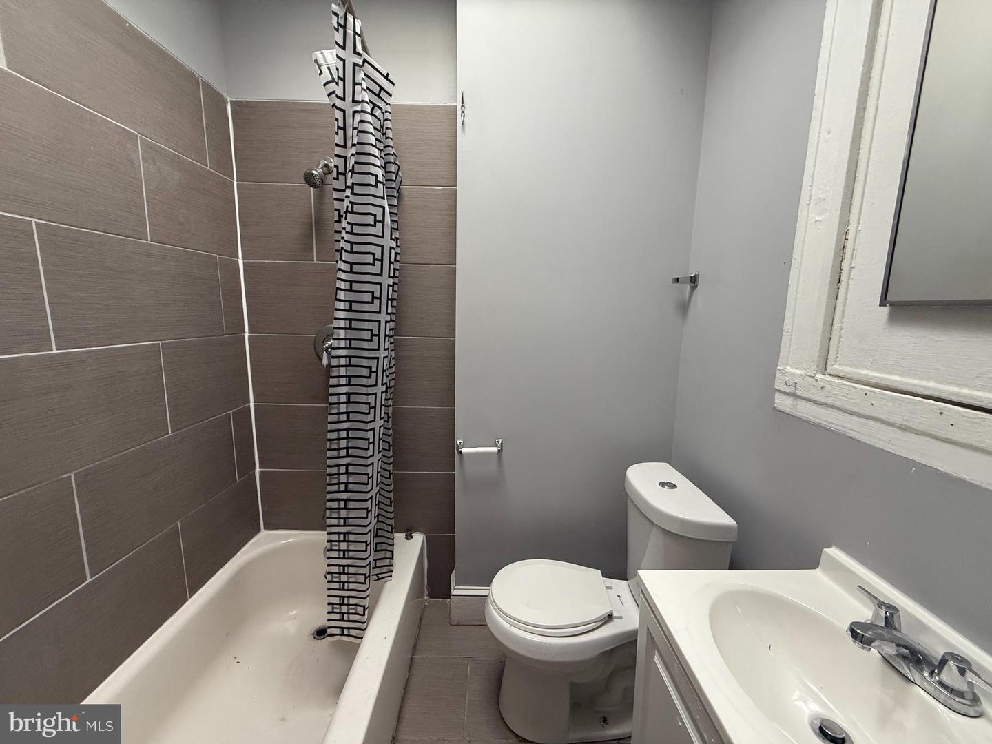 5313 Hamlin Ave Property Photo 11
