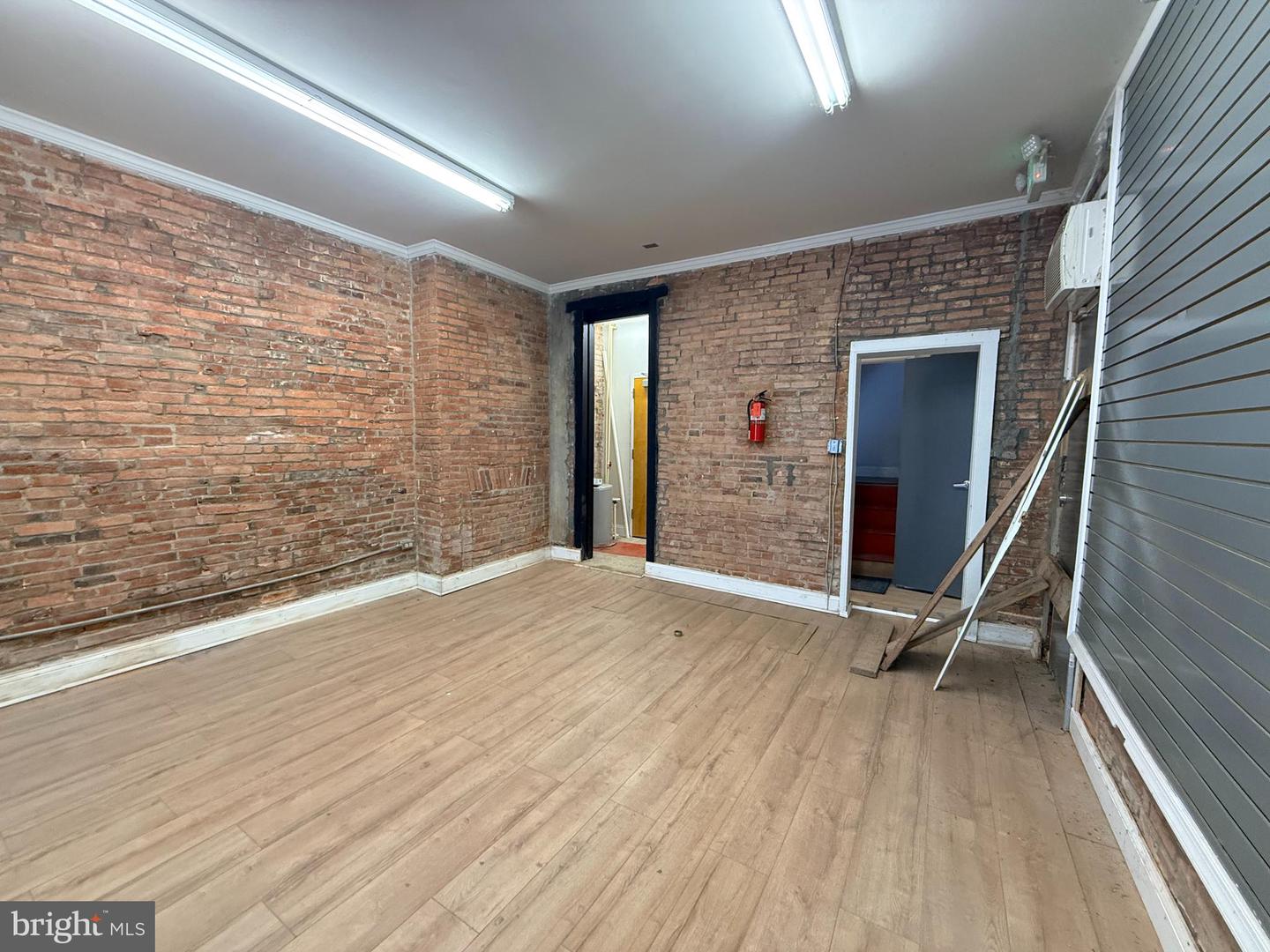 1622 W Baltimore St Property Photo 6