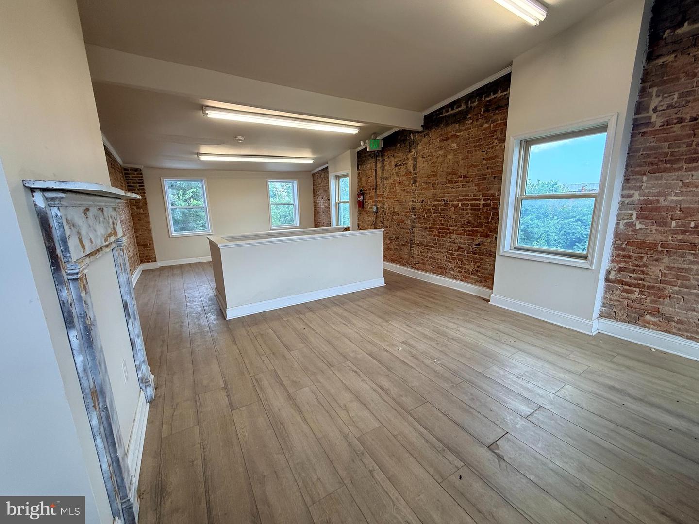 1622 W Baltimore St Property Photo 29