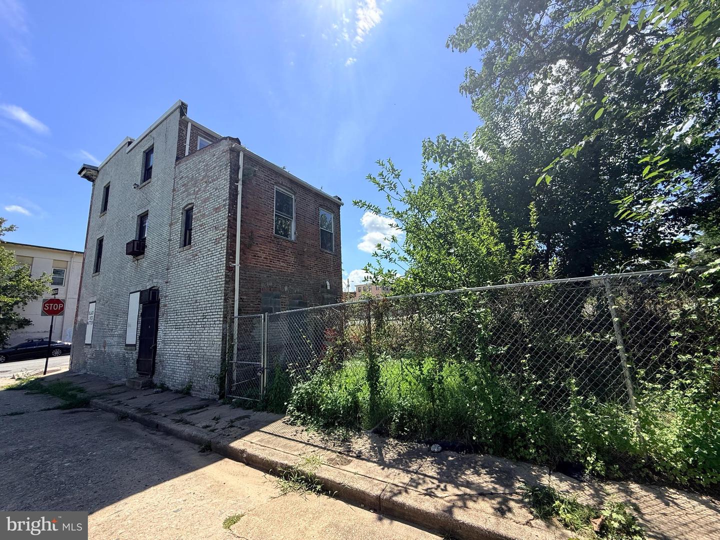 1622 W Baltimore St Property Photo 32