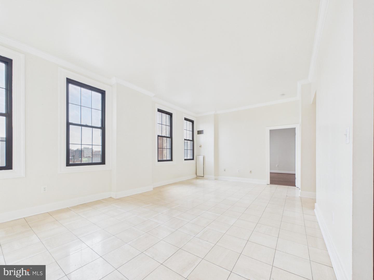 1 E Chase St #614 Property Photo 2
