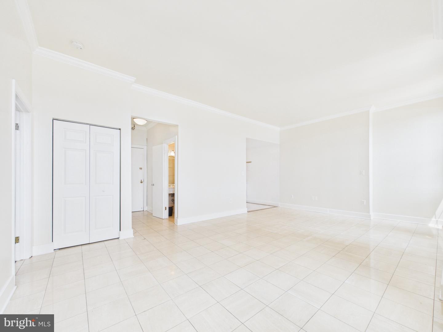 1 E Chase St #614 Property Photo 3