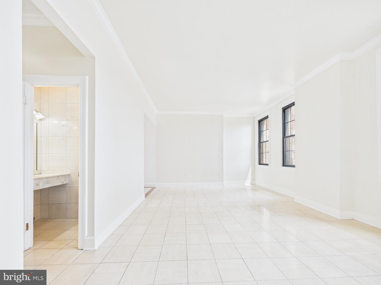 1 E Chase St #614 Property Photo 4