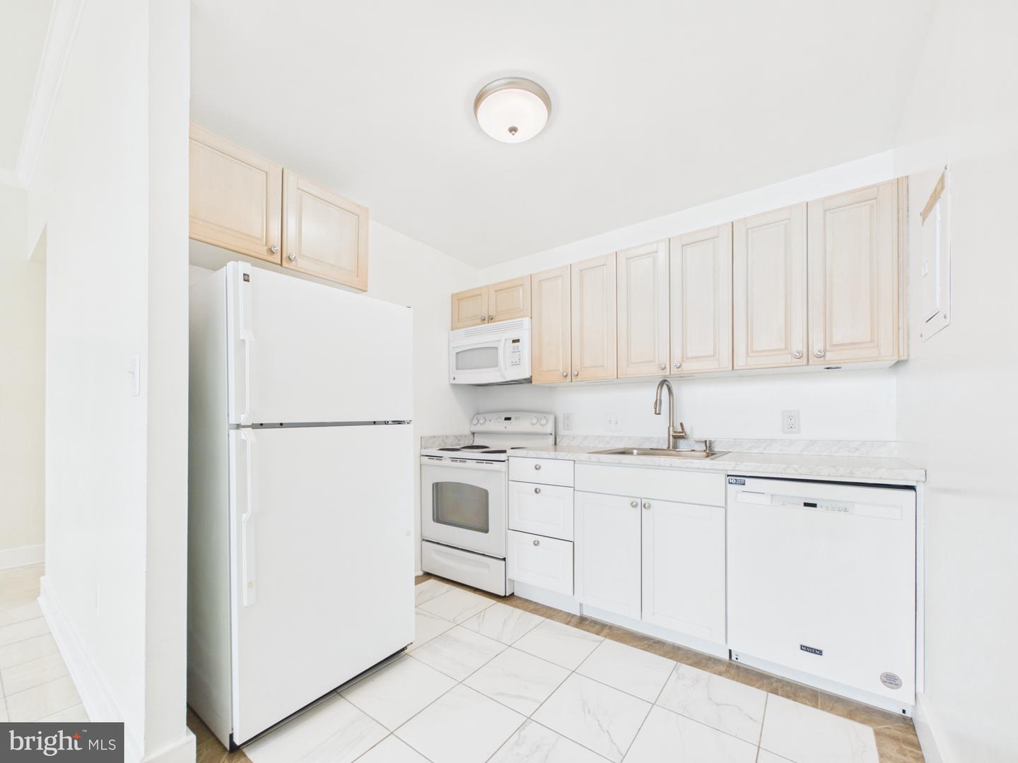 1 E Chase St #614 Property Photo 7