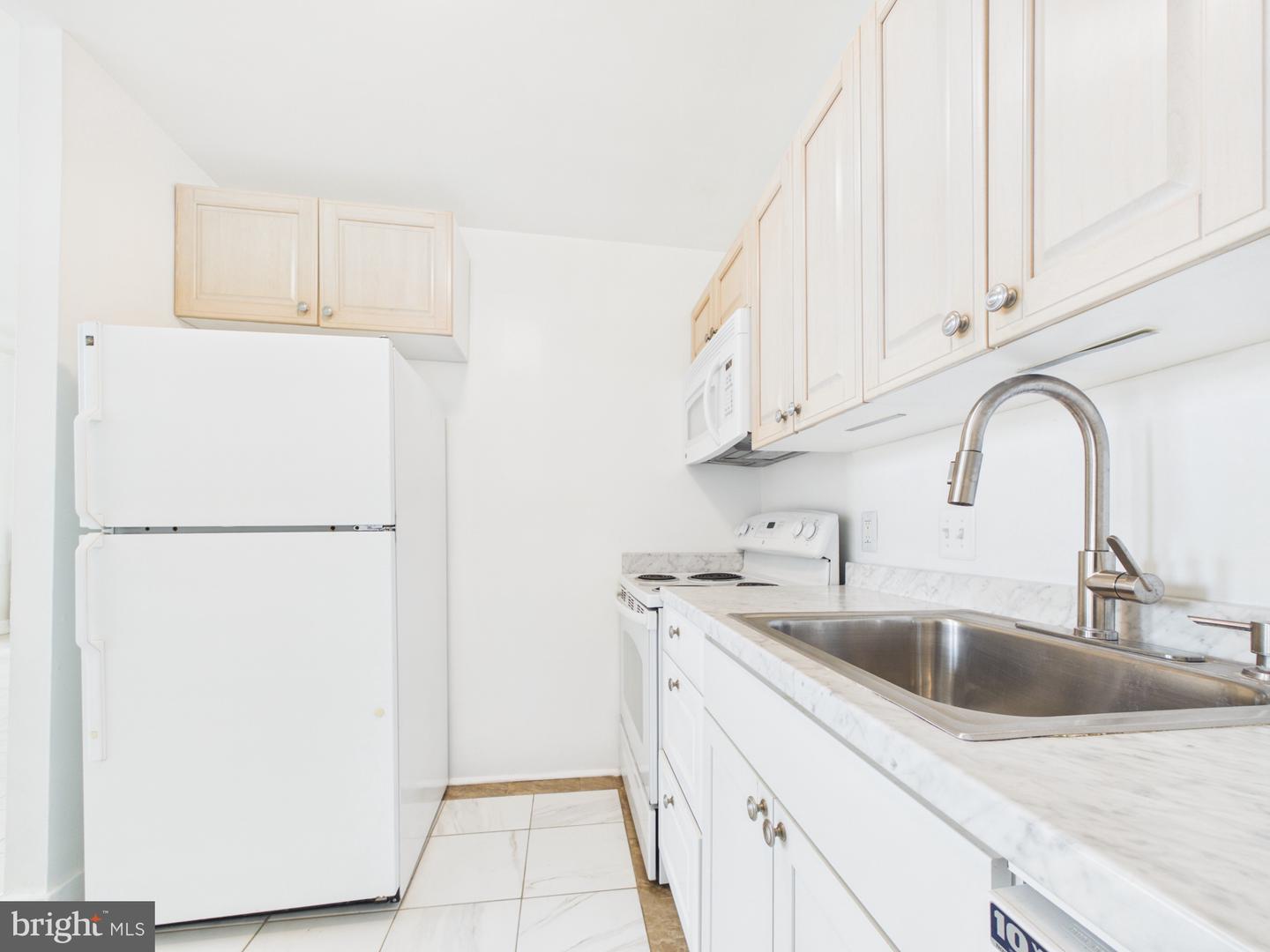 1 E Chase St #614 Property Photo 8