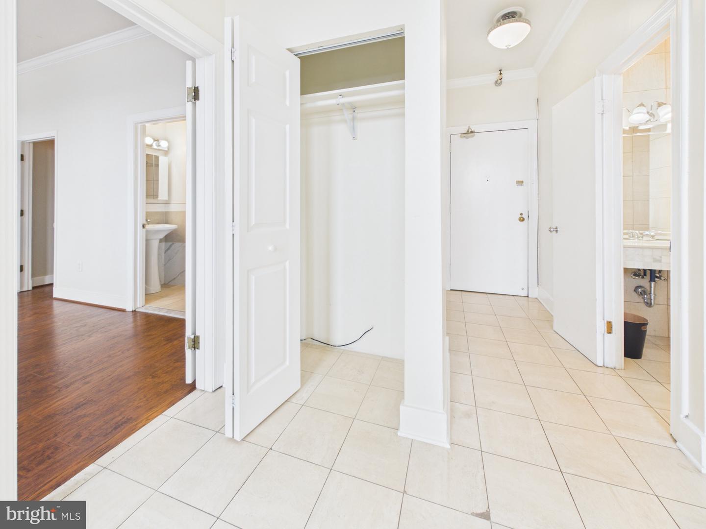 1 E Chase St #614 Property Photo 10