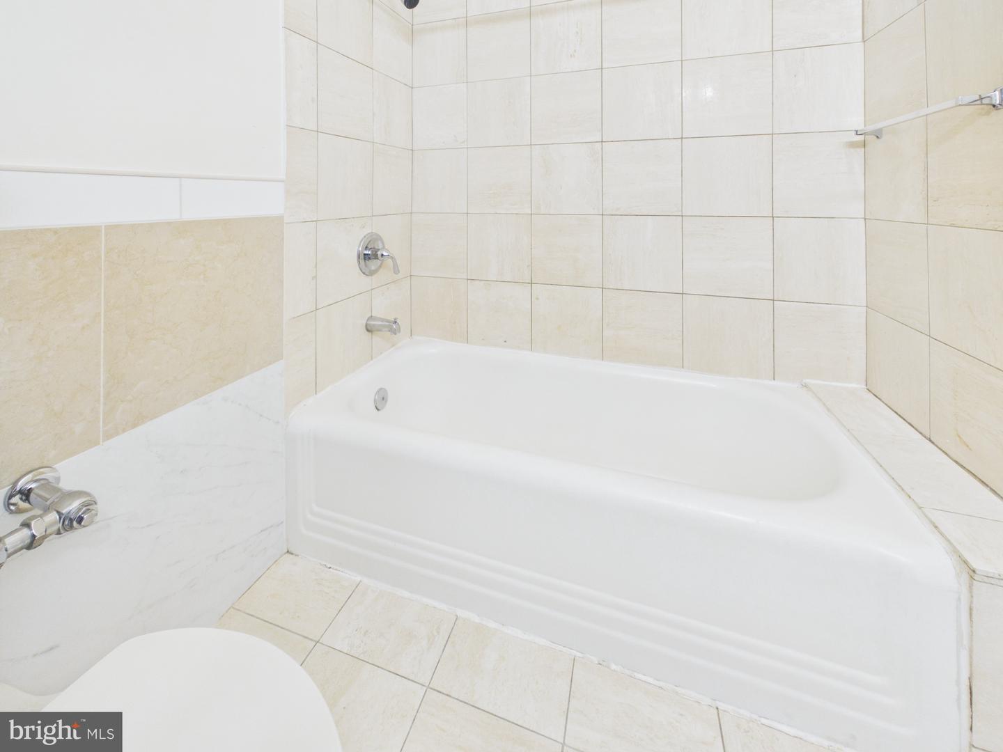 1 E Chase St #614 Property Photo 19