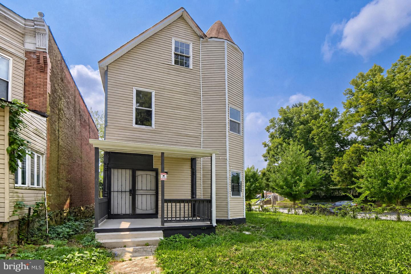 1730 N Ellamont St Property Photo 1