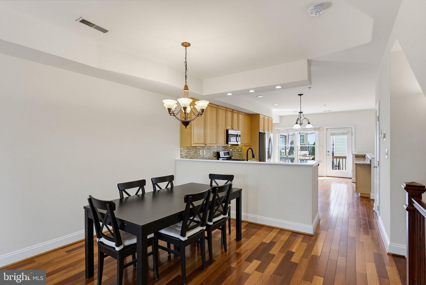 1215 S Bouldin St Property Photo 3