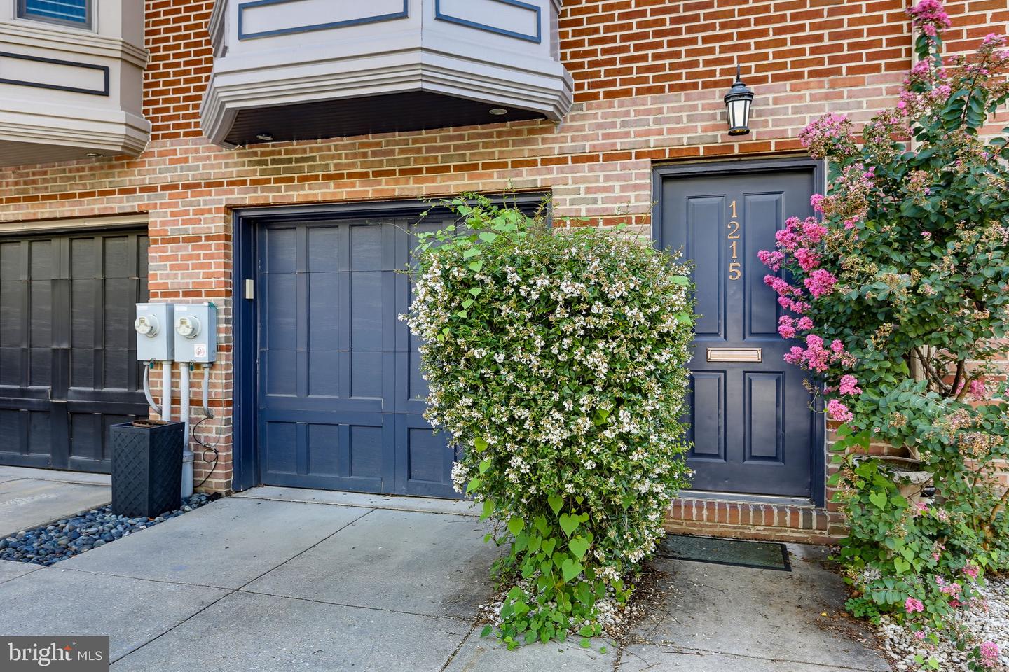 1215 S Bouldin St Property Photo 37
