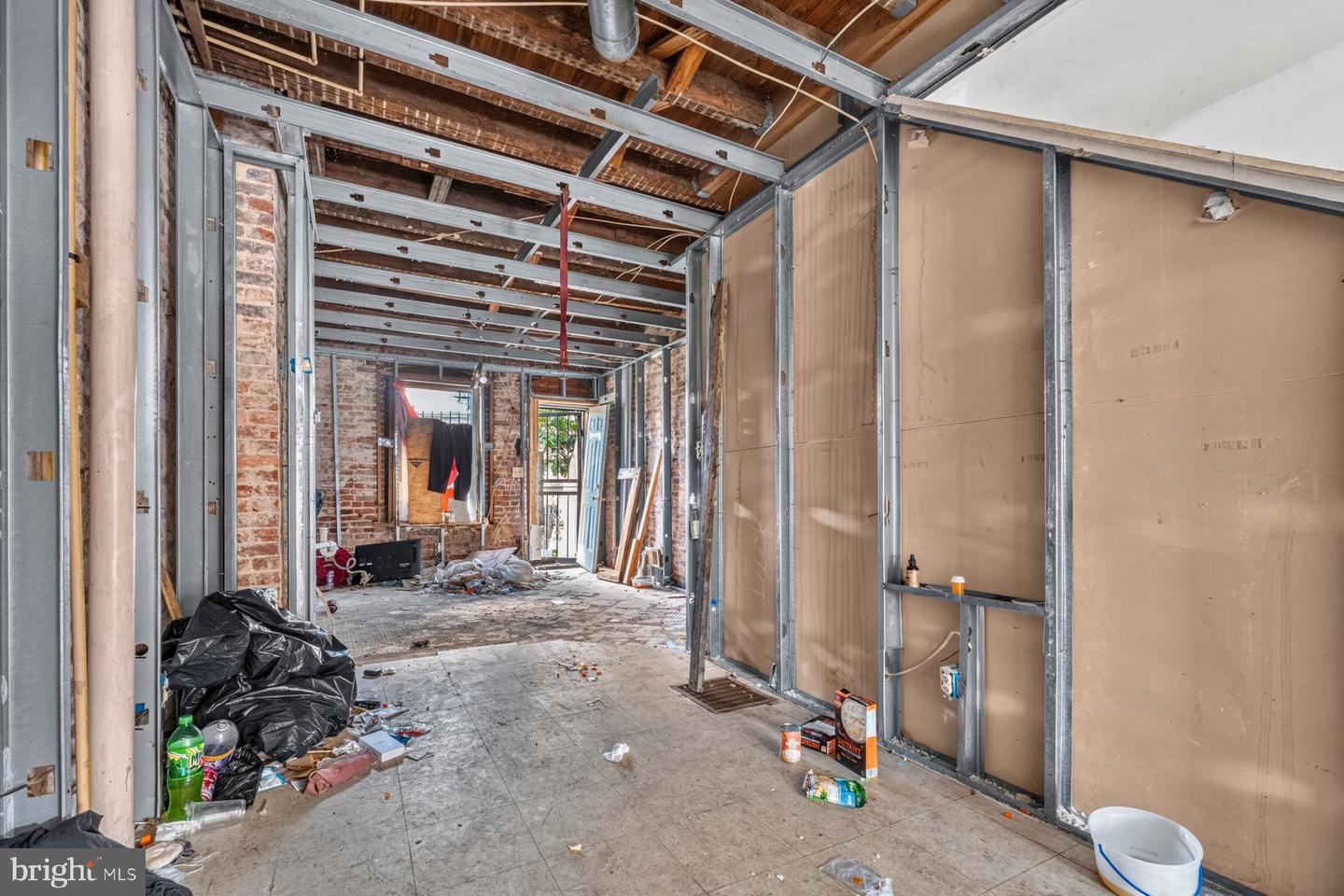511 N Montford Ave Property Photo 6