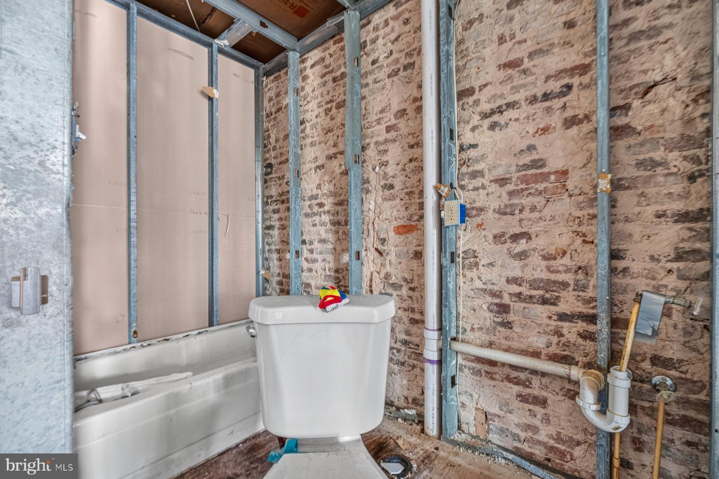 511 N Montford Ave Property Photo 12