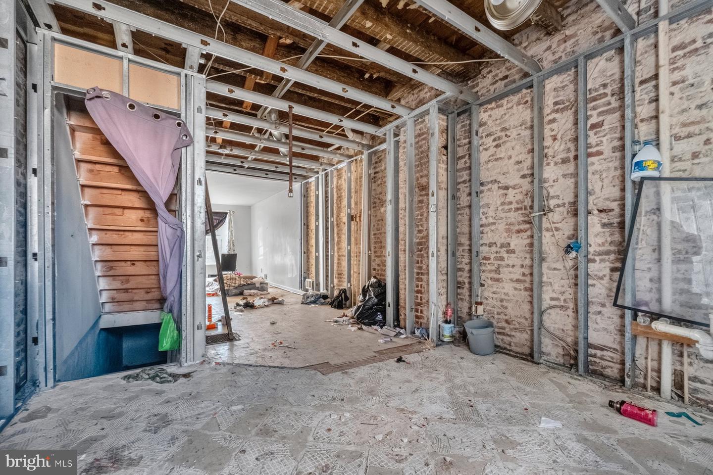 511 N Montford Ave Property Photo 15