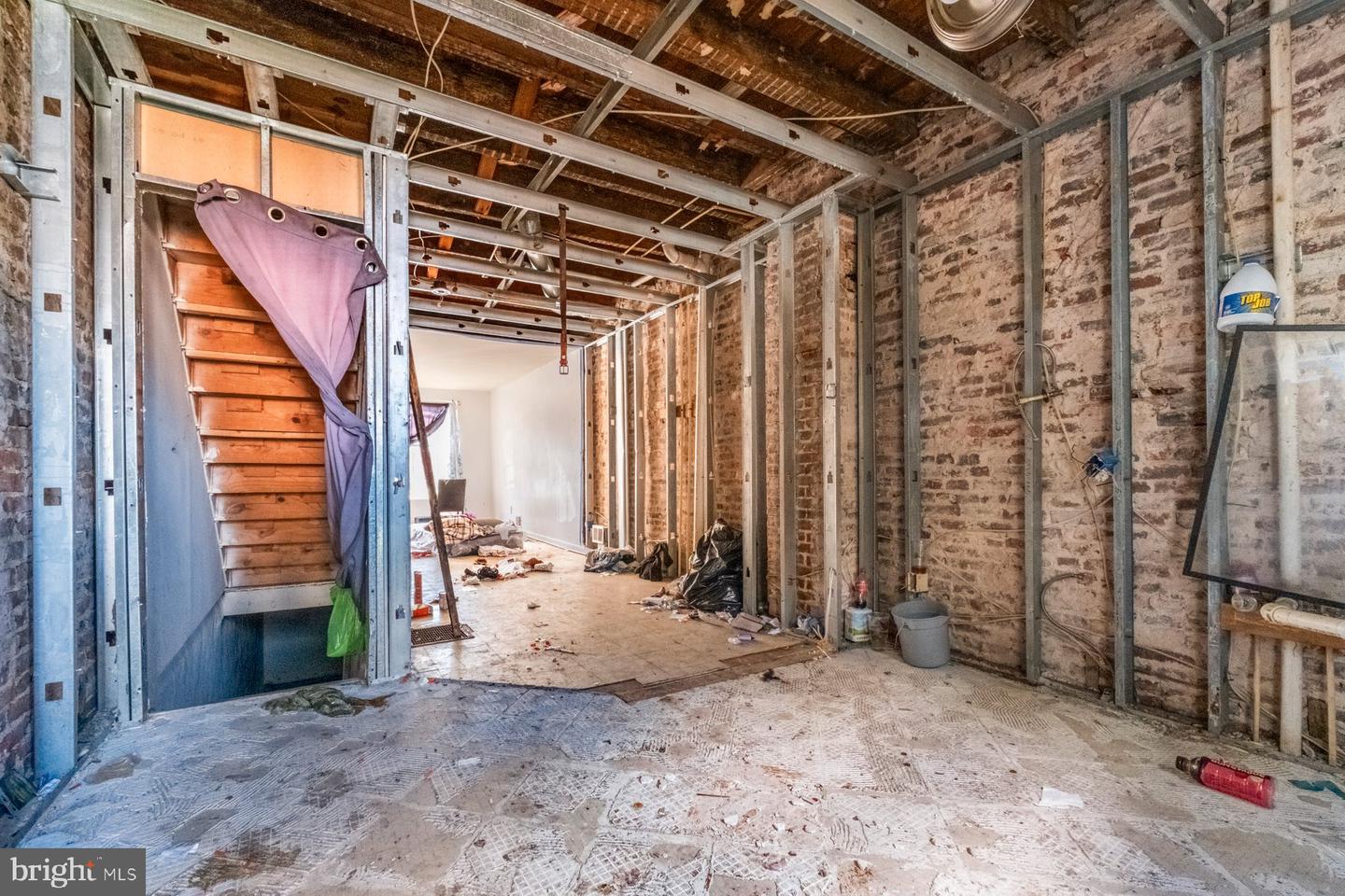 511 N Montford Ave Property Photo 16