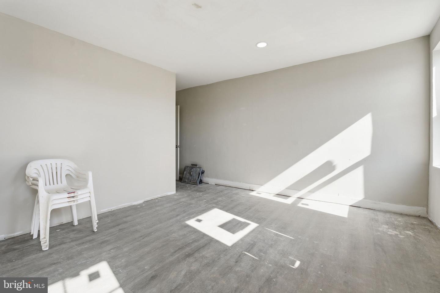 1328 N Carey St Property Photo 5