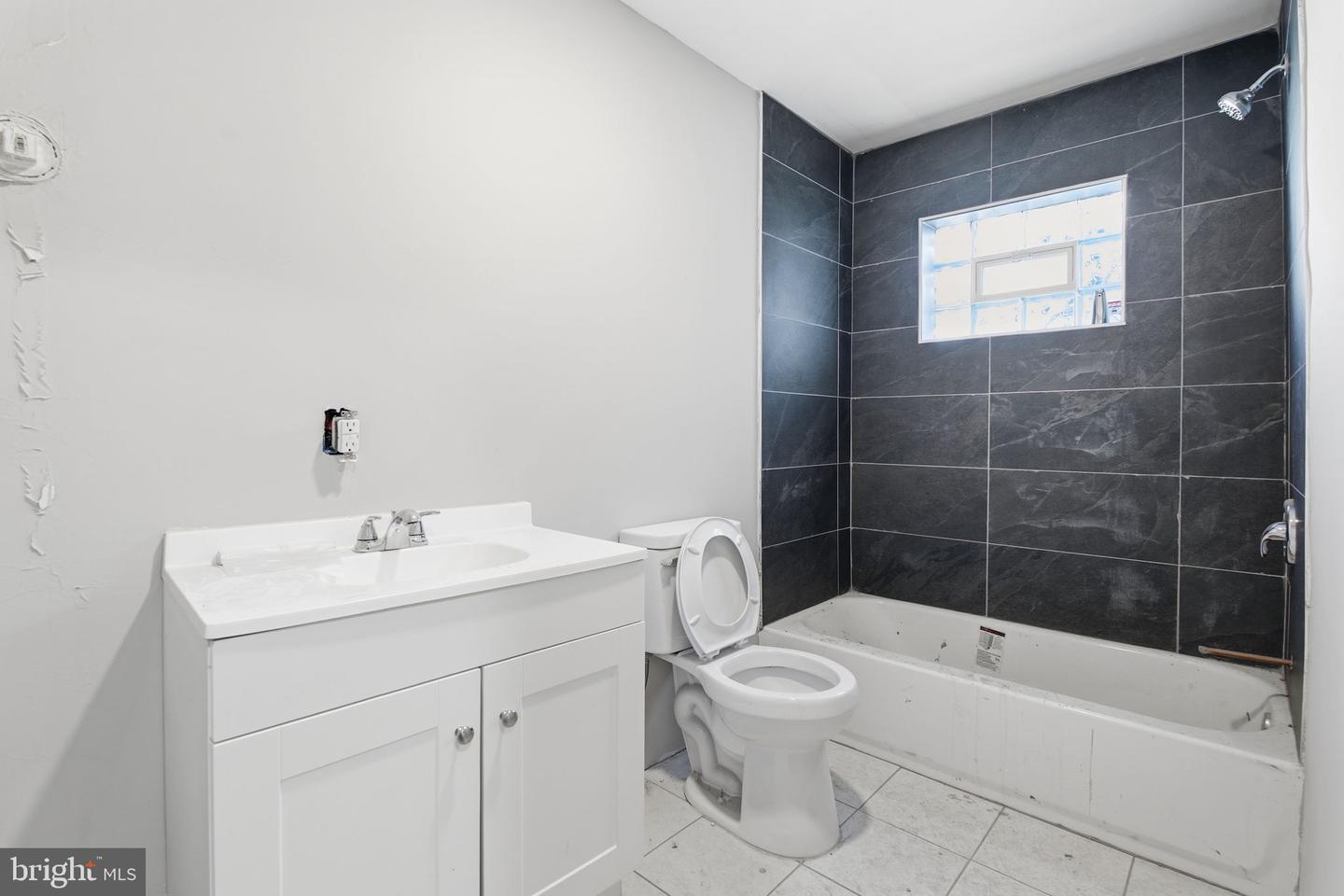 1328 N Carey St Property Photo 6