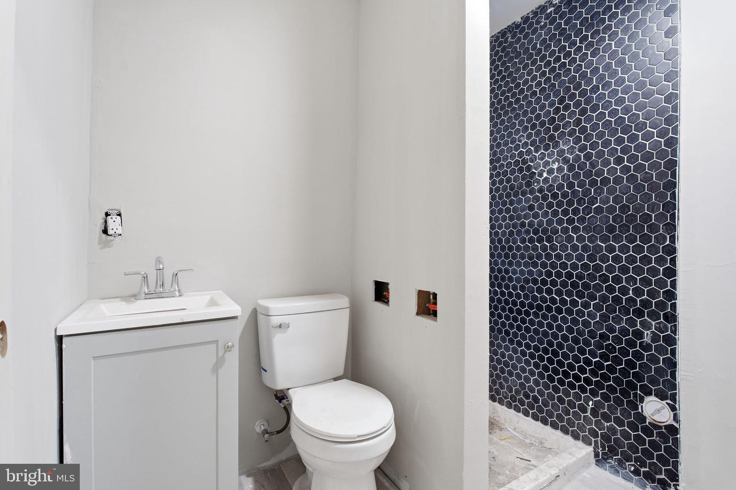 1328 N Carey St Property Photo 10