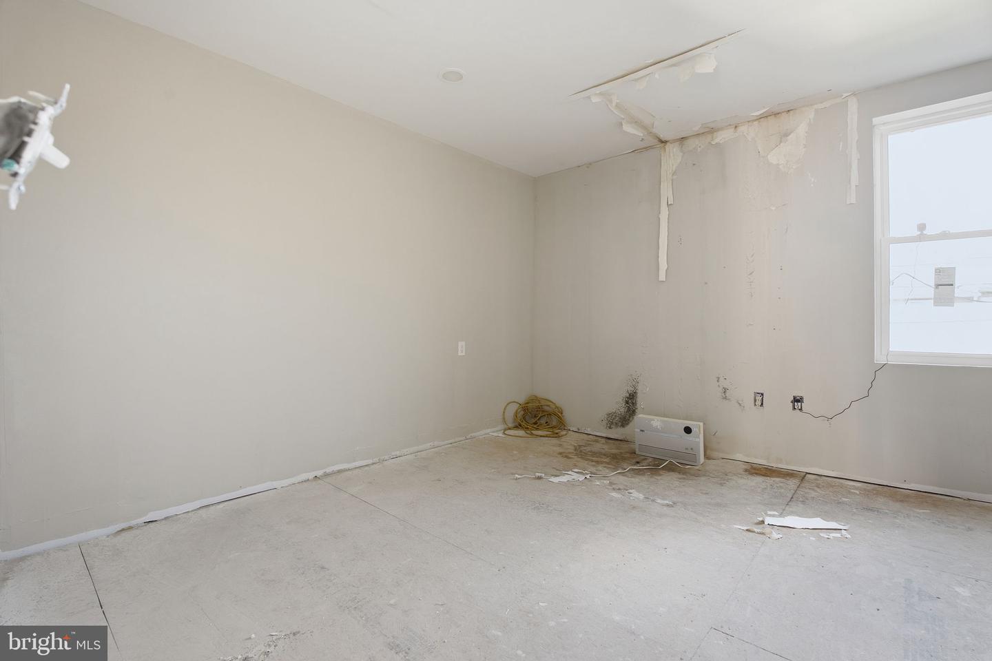 1328 N Carey St Property Photo 13