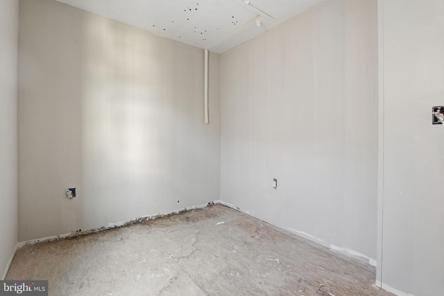 1328 N Carey St Property Photo 16