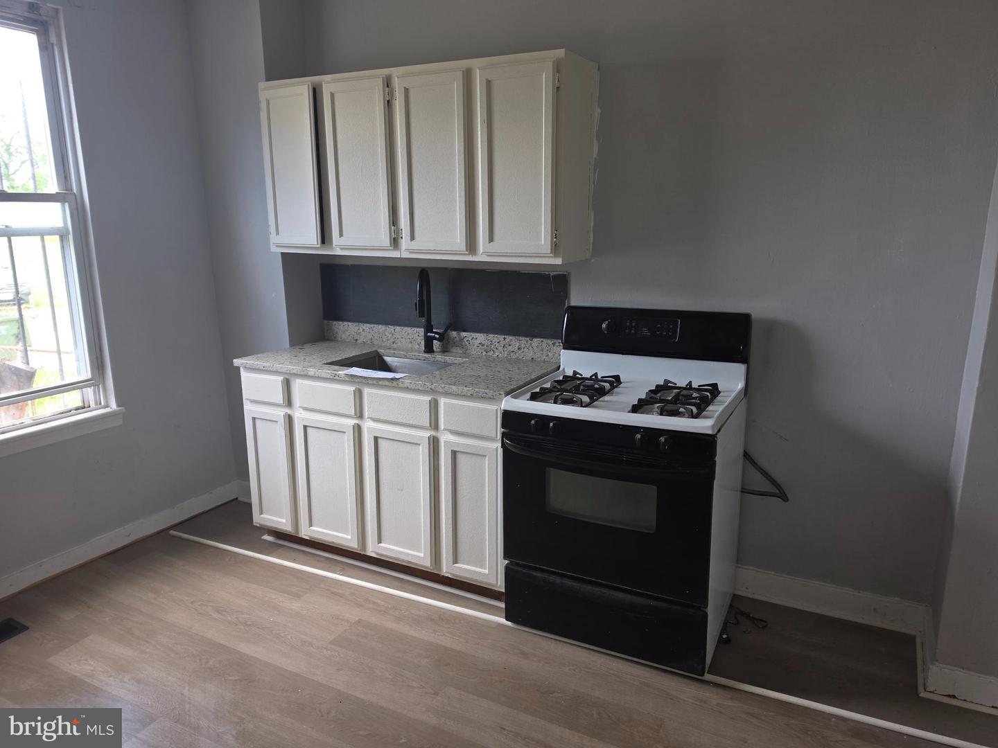 2846 Harlem Ave Property Photo 6