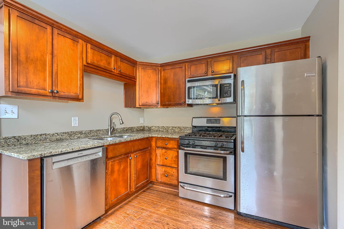 16 W Cross St Property Photo 10