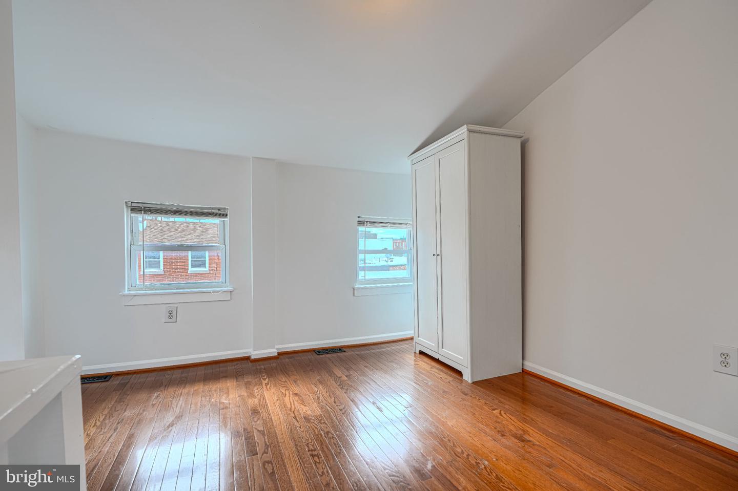 16 W Cross St Property Photo 27