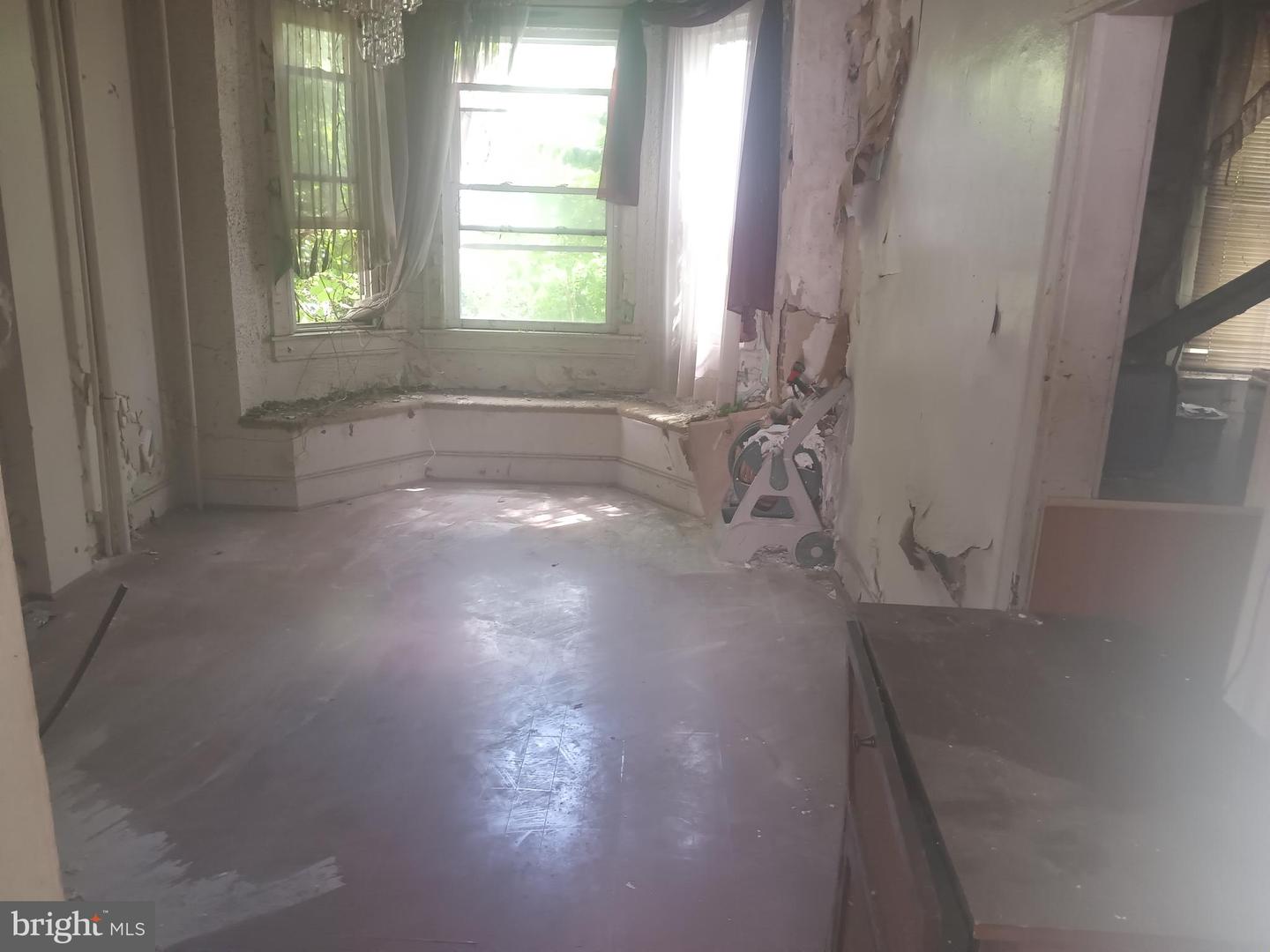 2909 Presstman St Property Photo 3