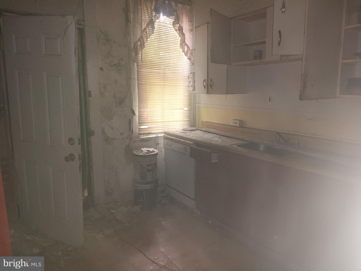 2909 Presstman St Property Photo 5