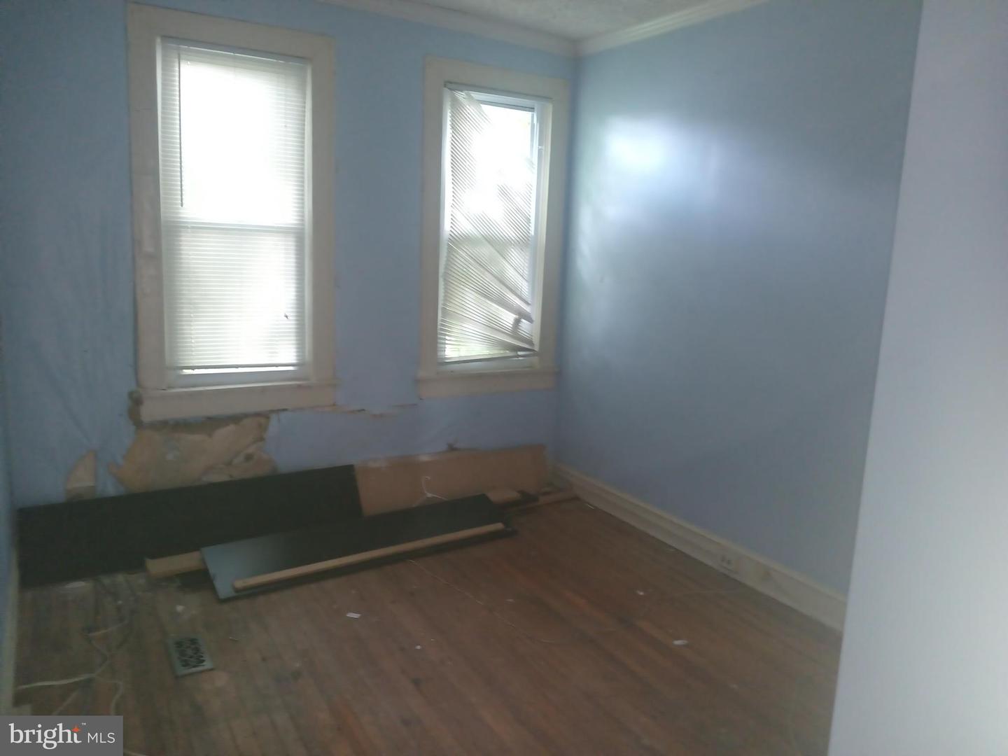 2909 Presstman St Property Photo 10