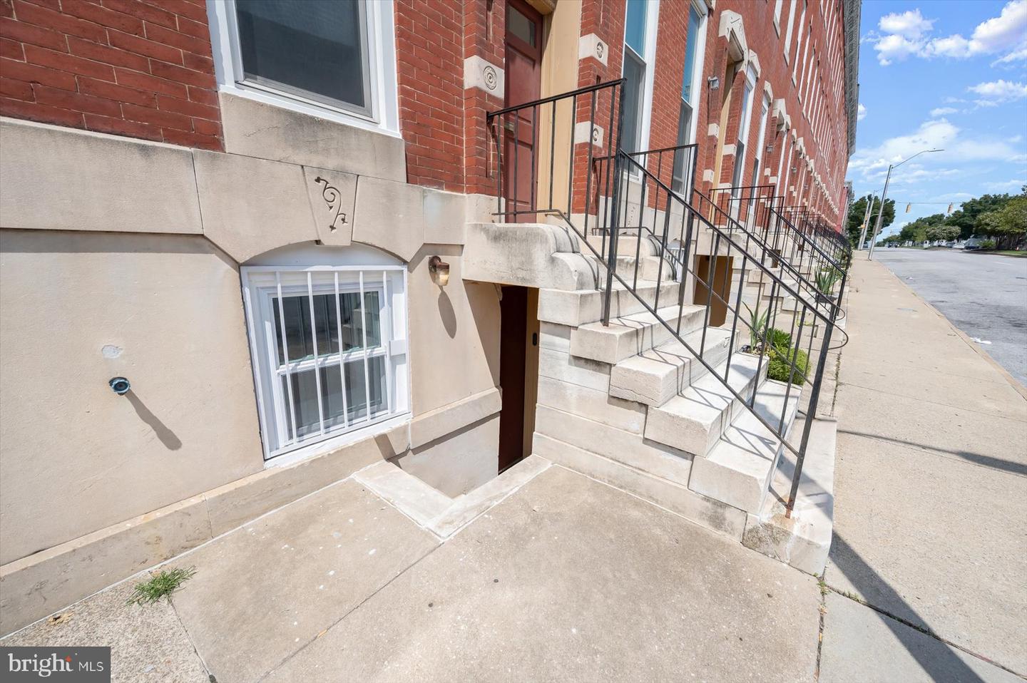 906 N Fulton Ave Property Photo 2