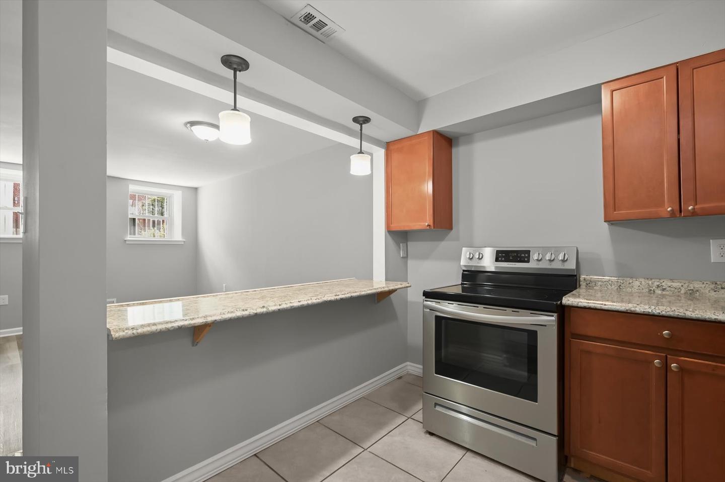 906 N Fulton Ave Property Photo 8