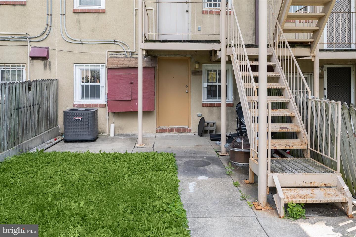 906 N Fulton Ave Property Photo 18