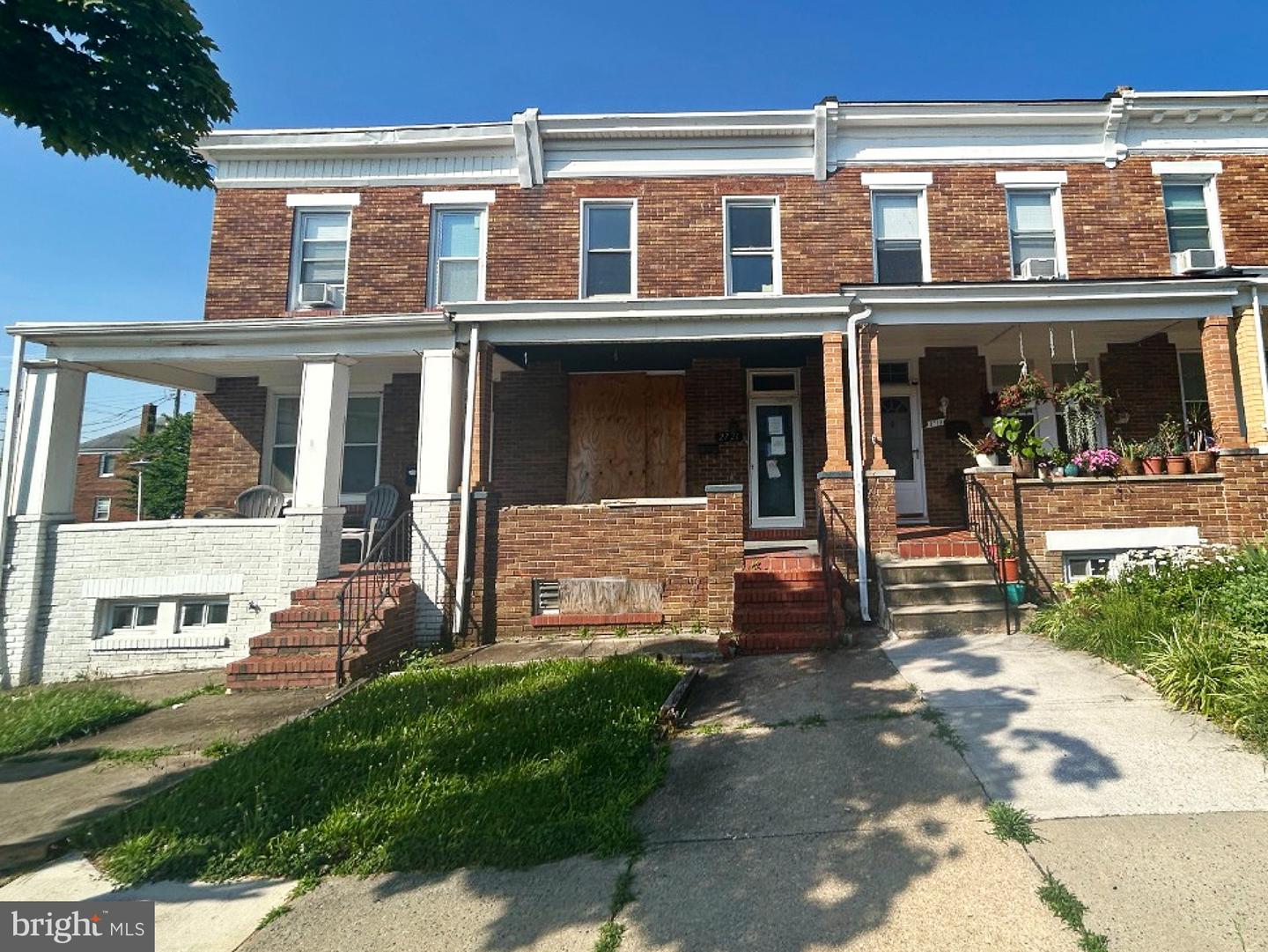 2721 Pelham Ave Property Photo 1
