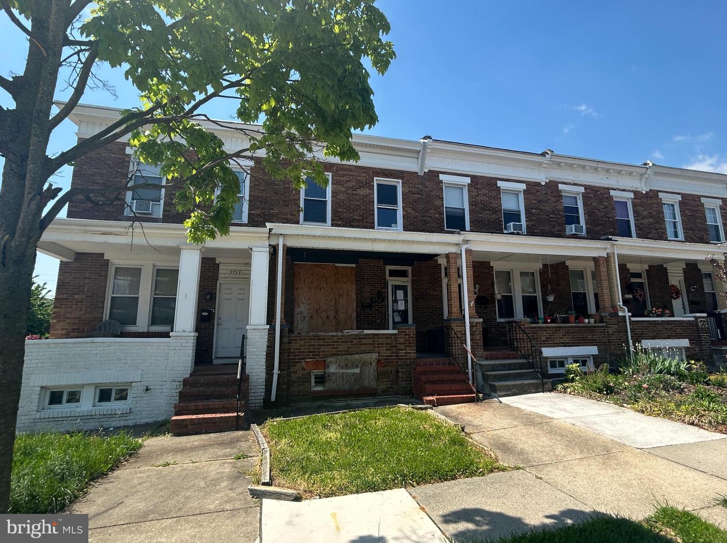 2721 Pelham Ave Property Photo 2