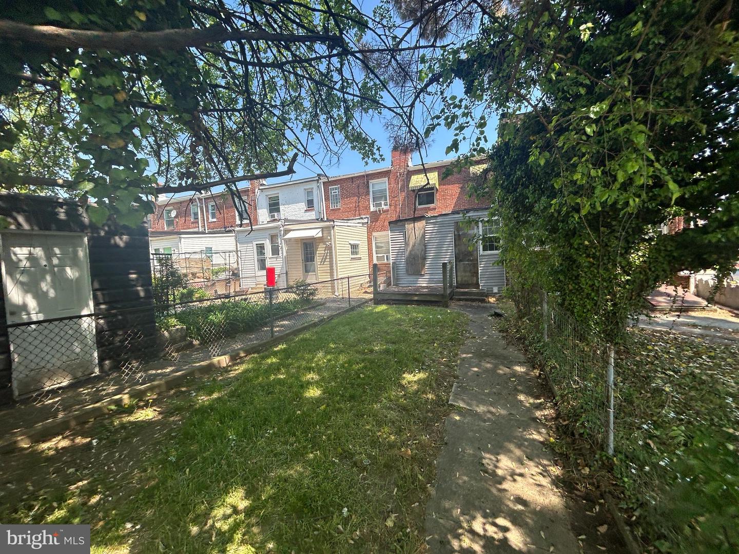 2721 Pelham Ave Property Photo 3