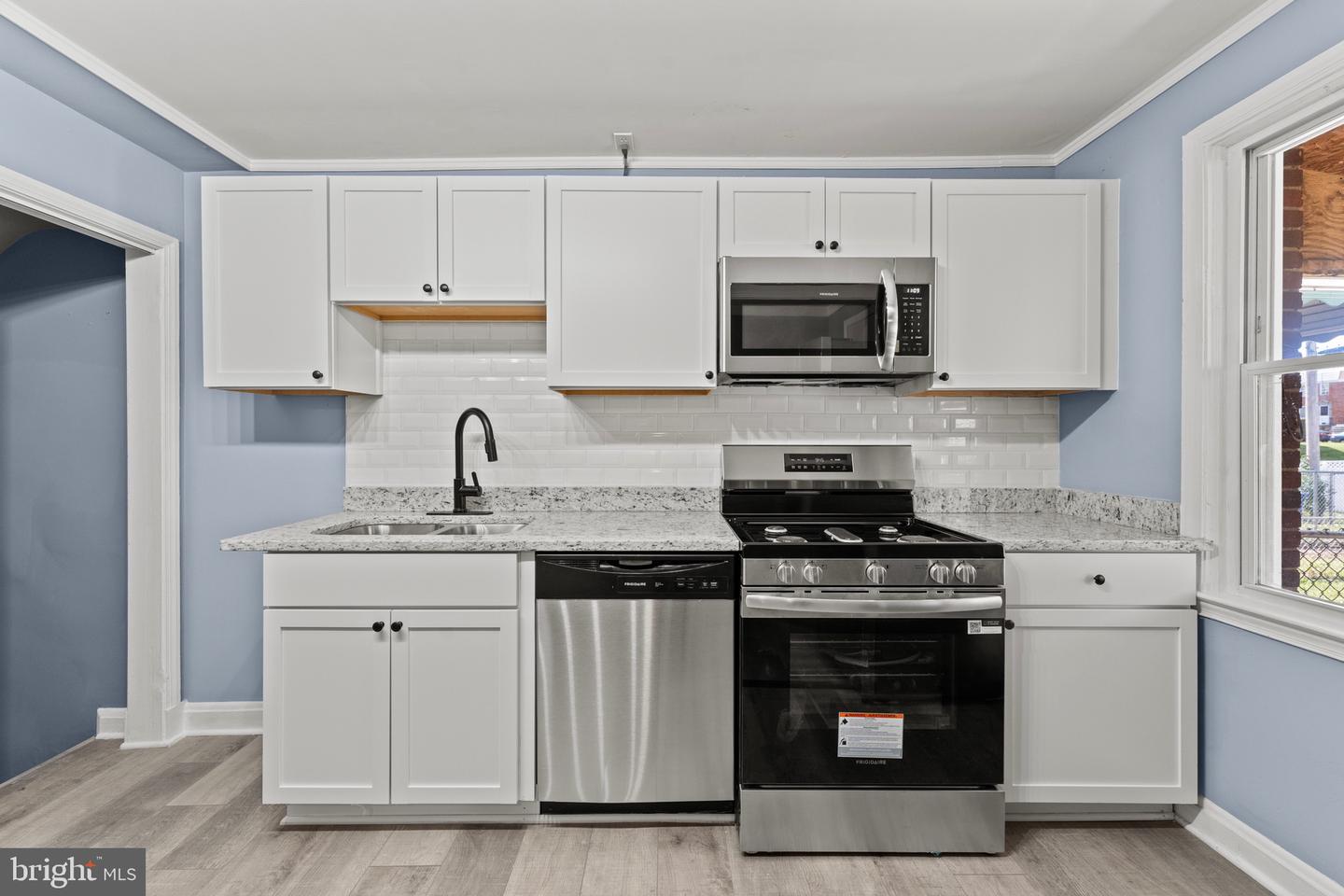 3693 Kenyon Ave Property Photo 1