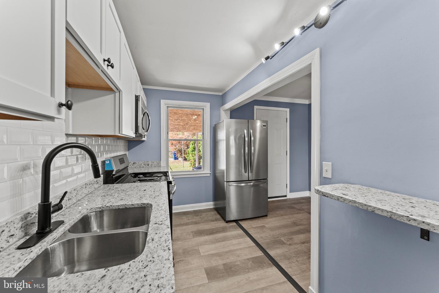 3693 Kenyon Ave Property Photo 3