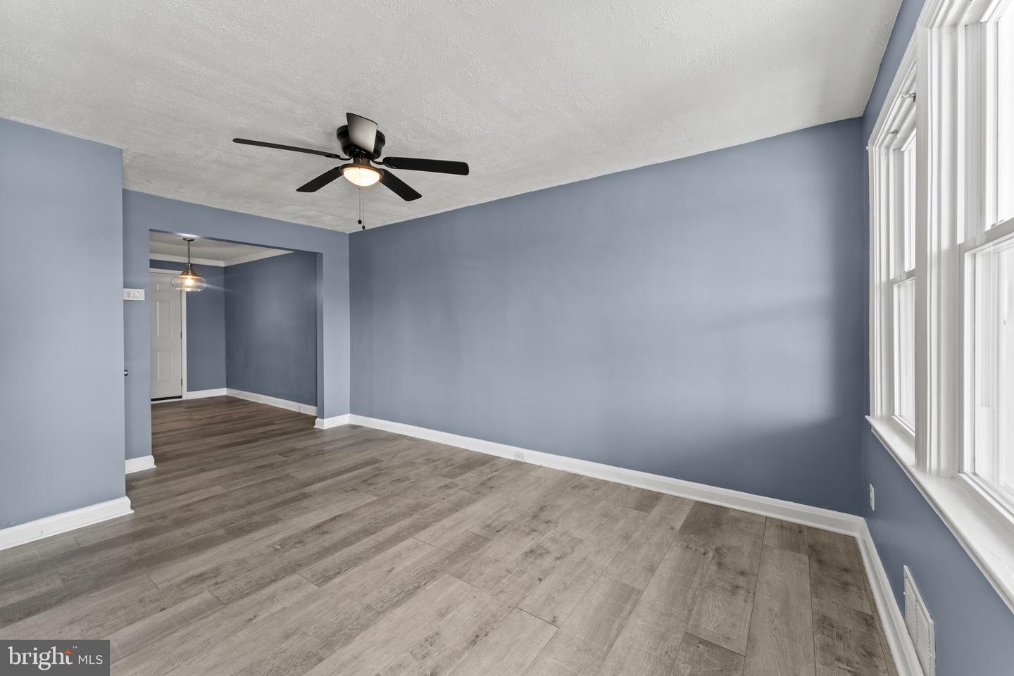 3693 Kenyon Ave Property Photo 6