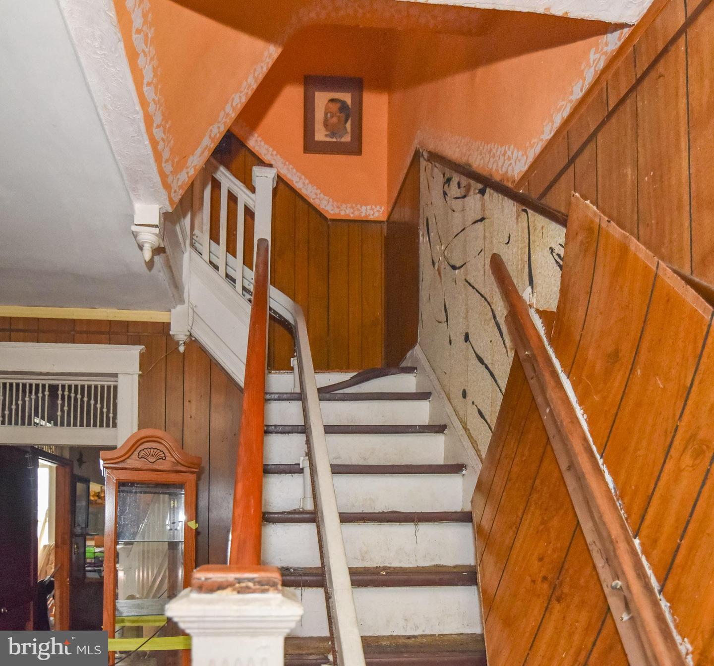717 Linnard St Property Photo 9