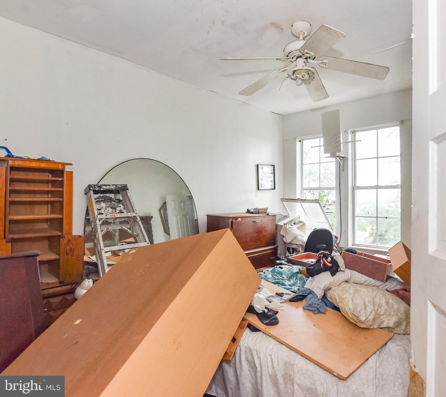 717 Linnard St Property Photo 10