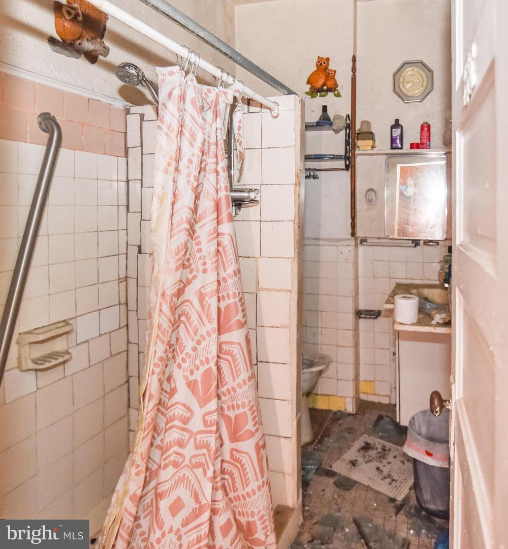 717 Linnard St Property Photo 11