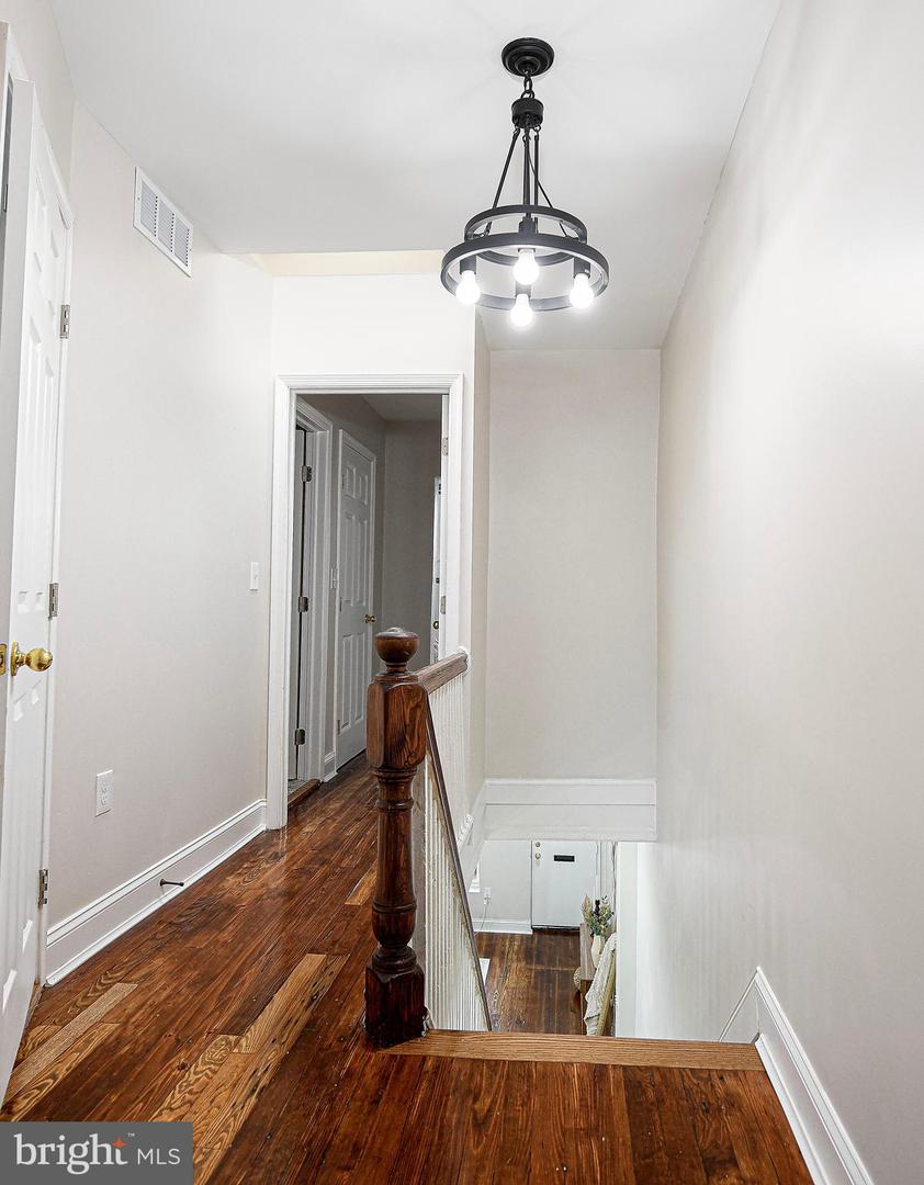 422 Ilchester Ave Property Photo 18