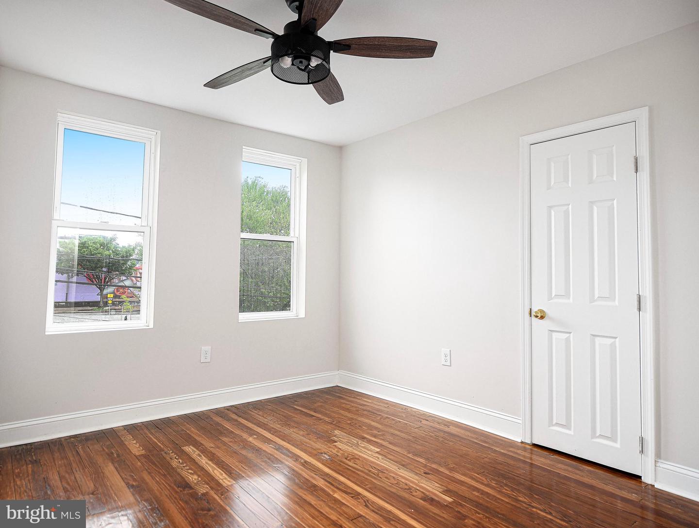 422 Ilchester Ave Property Photo 23