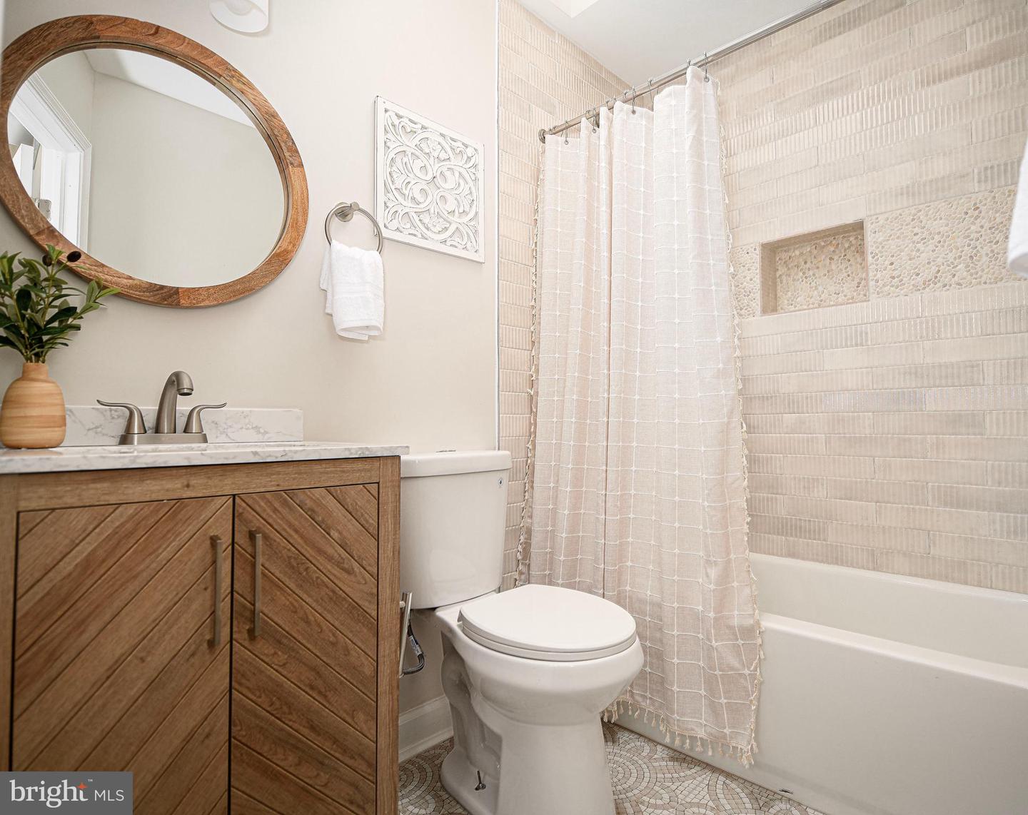 422 Ilchester Ave Property Photo 25