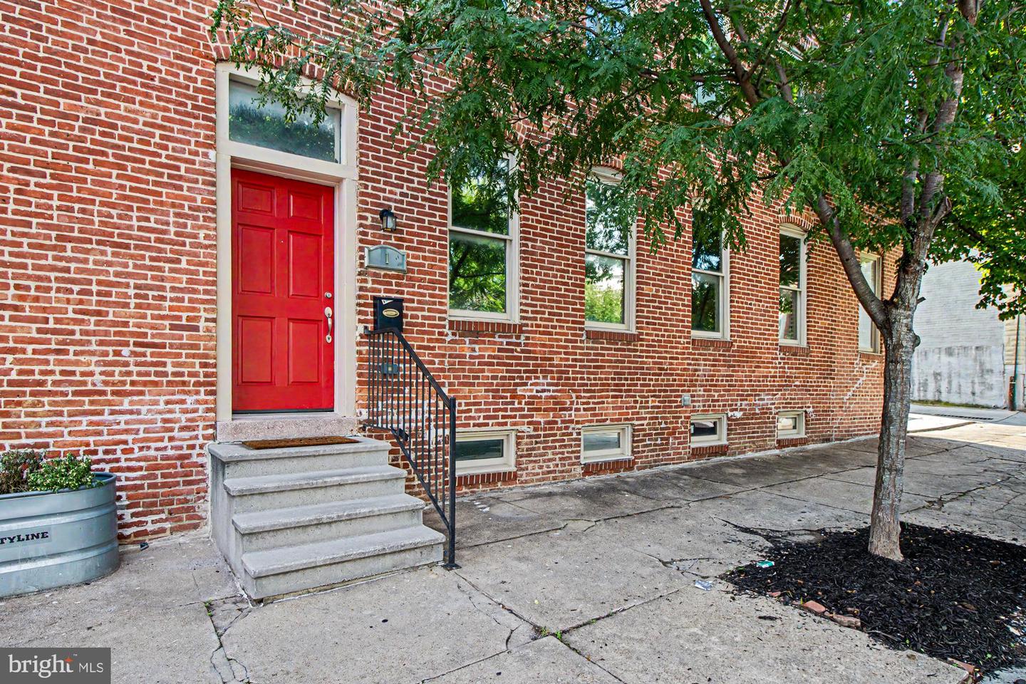 1 S EAST AVE Property Photo 1